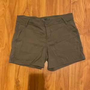 Stretchy Prana hiking shorts (Asha)